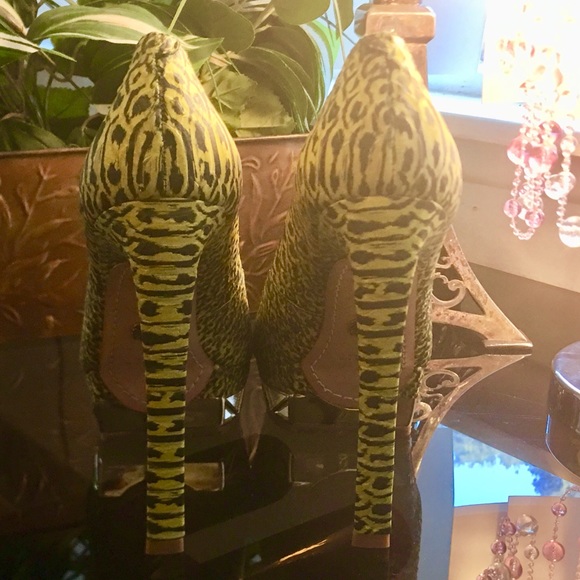 Heels - Picture 4 of 8